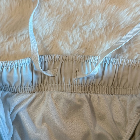 White Nike shorts! - Picture 5 of 7